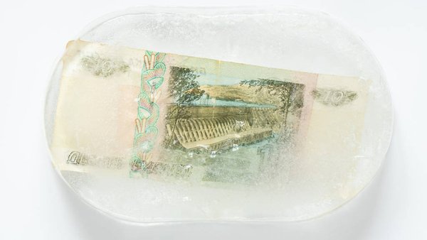 Почему Европа не хочет отправлять замороженные российские деньги на Украину