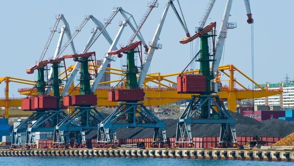 Владивостокский порт расширяет международные перевозки