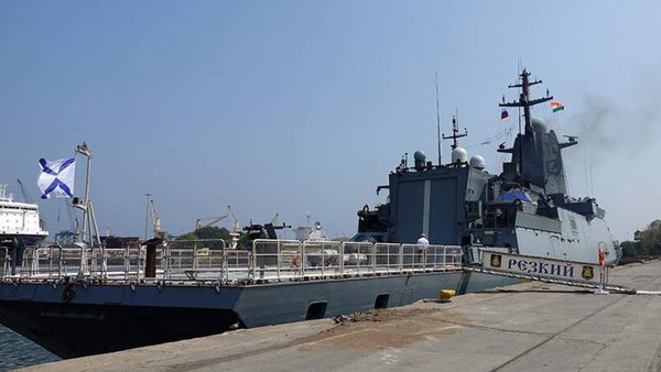 Индия и Россия проводят военные учения в Бенгальском заливе