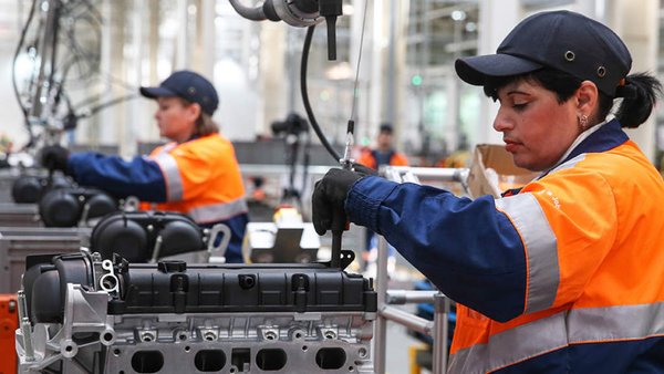 Средняя заработная плата в России в 2025 году вырастет на 12%