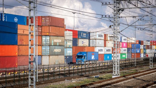 Russia To Add More Far East Rail Freight Containers 