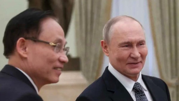 Putin Meets With Vietnamese Foreign Minister In Moscow