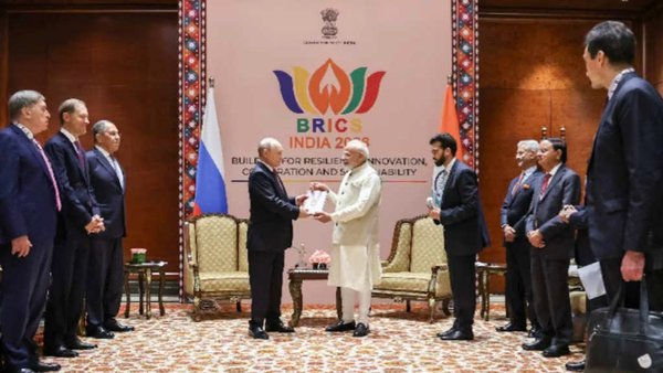 The Putin-Modi Meetings In Delhi: Payment Systems, Nuclear Energy, Military and Outer Space 