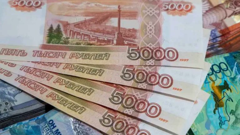 Russian Small Businesses Feeling Economic Pinch, But State Is Stepping In To Assist