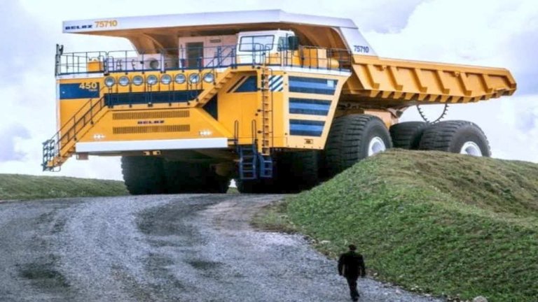 Russia Tests 330-Tonne Driverless Dump Trucks For Use In Chukotka’s Copper & Gold Mining Industry