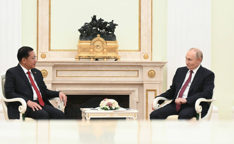 Russian President Vladimir Putin and Acting President of Myanmar Min