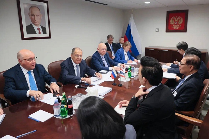 The Russian and Thai delegations