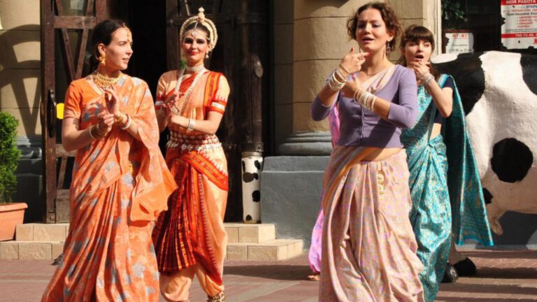 India Girls Dancing