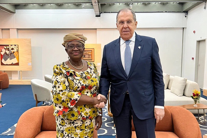 Sergey Lavrov with Ngozi Okonjo-Iweala